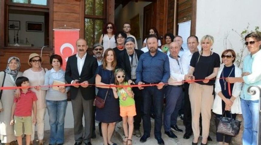 Doğan, Sanatın Ve Sanat&ccedil;ının Dostuyuz