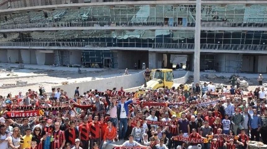 Eskişehirspor Taraftarından Yeni Stadyuma &Ccedil;ıkarma