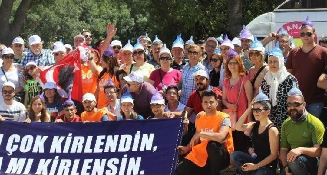 Belediye Başkanı Ve Milletvekili Dahil Y&uuml;zlerce Kişiden İlgin&ccedil; Protesto