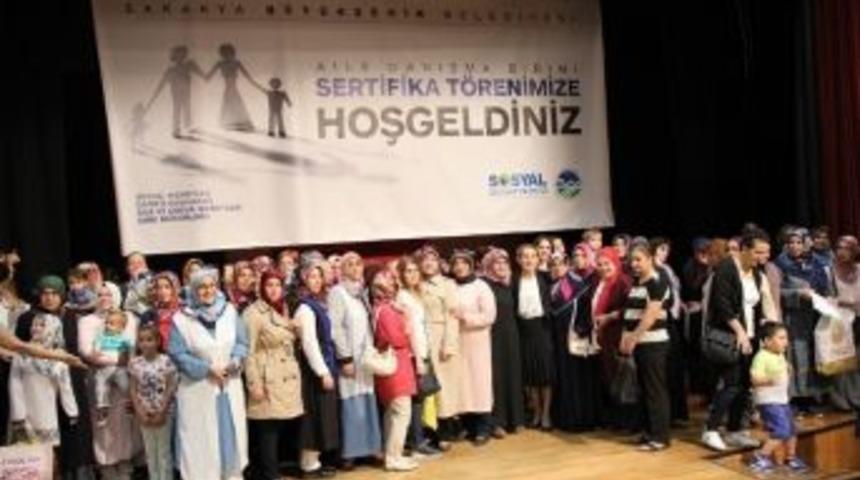 Aile Eğitimi Ve &Ccedil;ocuk Gelişimi Kurslarının Sertifika T&ouml;reni D&uuml;zenlendi
