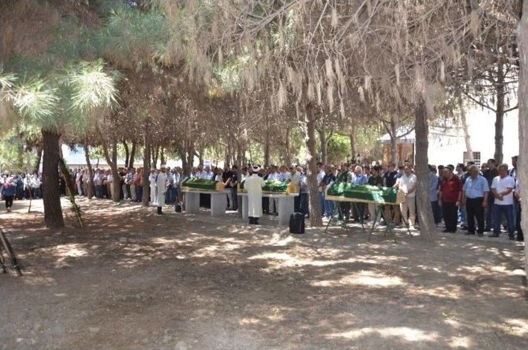 Edirne&rsquo;deki Kazada &Ouml;len 3 Kişilik Aile Toprağa Verildi