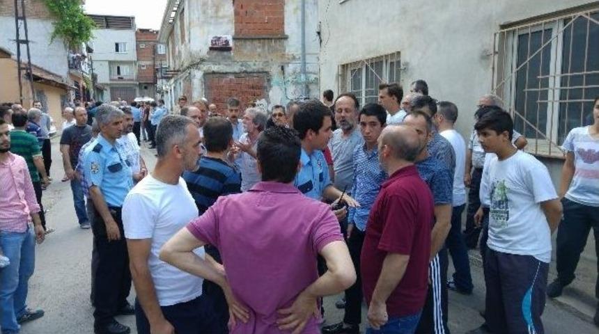 Bursa&rsquo;da &ldquo;yan Bakma&rdquo; Kavgası: 3 Yaralı