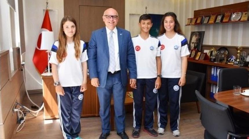 S&uuml;leymanpaşalı Milli Yelkenciler Başkan Eşkinat&rsquo;ı Ziyaret Etti
