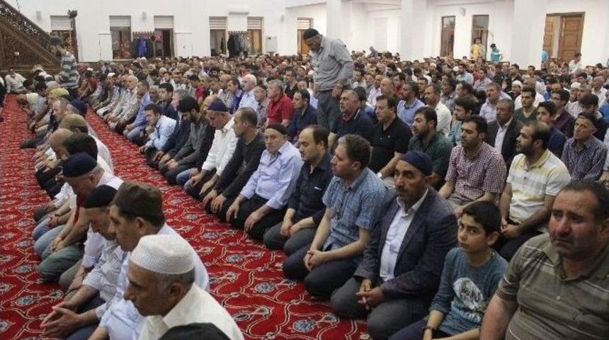 Muş&rsquo;ta İlk Teravih Namazı Kılındı