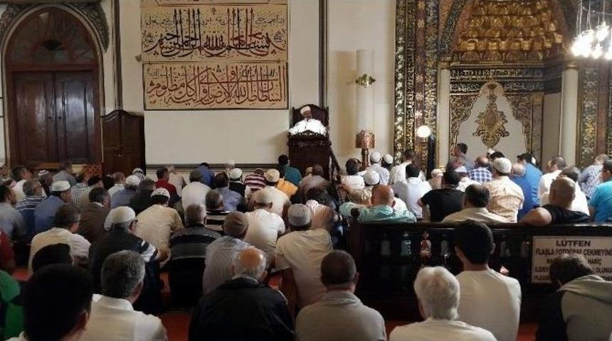 İlk Teravih Namazında Bursalılar Camileri Doldurdu