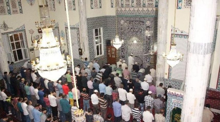 İlk Teravih Namazı Kılındı