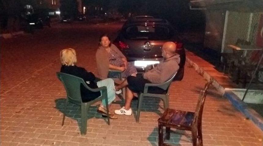 İzmir Sabaha Kadar Sallandı