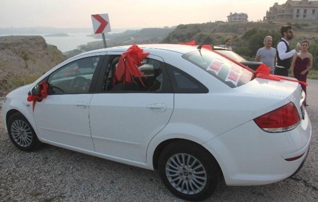 Doğada Fotoğraf &Ccedil;ektiren &Ccedil;ifte Nişan &Ouml;ncesi Hırsız Şoku