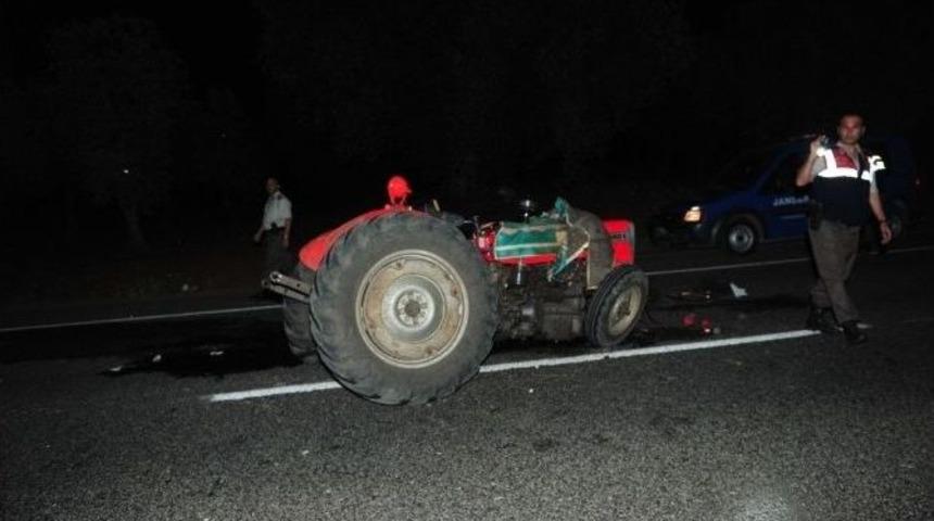 Tır Trakt&ouml;re &Ccedil;arptı: 5 Yaralı