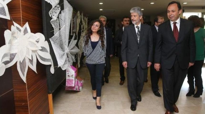 Hobi Ve Meslek Edindirme Kursiyerleri Emeklerini Sergiledi