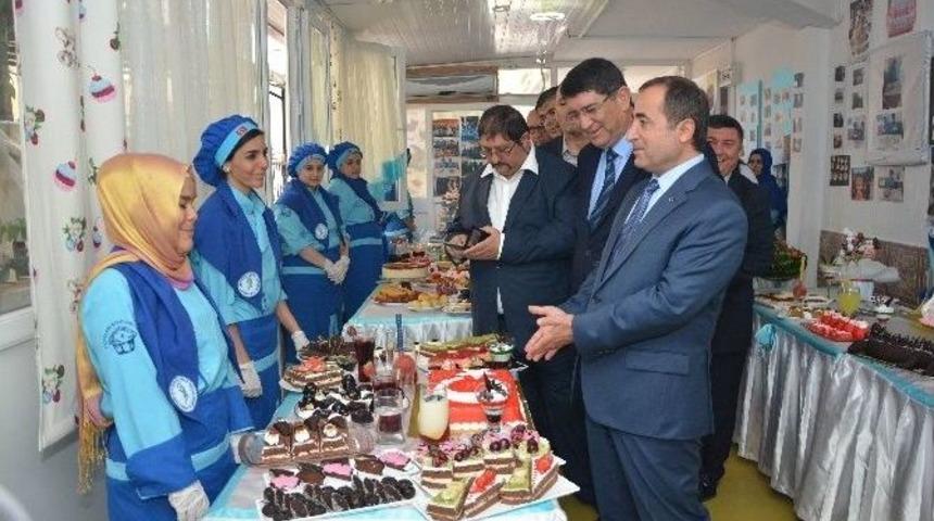 Antalya&rsquo;da &Ccedil;i&ccedil;ekler Solmasın Projesi Devam Ediyor