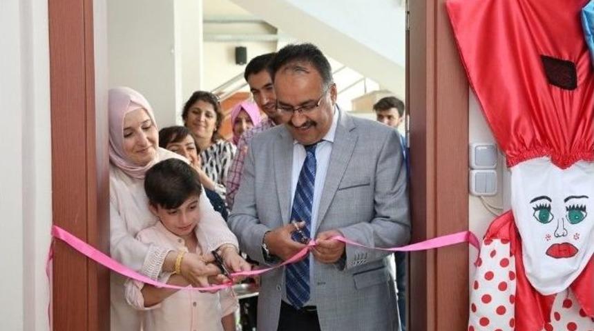 Rekt&ouml;r Yılmaz &Ccedil;ocuk Gelişimi At&ouml;lyesinin A&ccedil;ılışını Yaptı