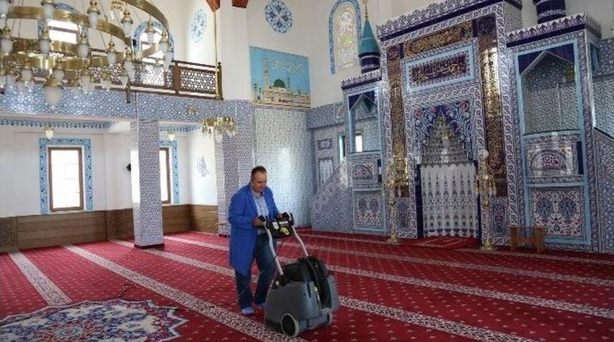 Bolu&rsquo;da 114 Camide Ramazan Temizlik Yapıldı