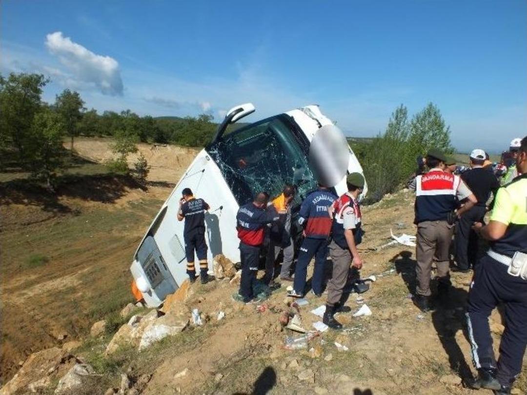 Yozgat&rsquo;ta Yolcu Otob&uuml;s&uuml; Devrildi: 3 &Ouml;l&uuml;, 15 Yaralı