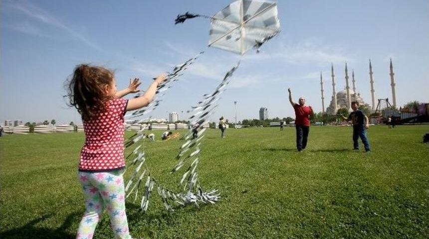 Yetim Ve &Ouml;ks&uuml;z &Ccedil;ocuklar U&ccedil;urtma Şenliği&rsquo;nde Buluştu