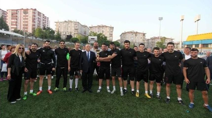 Turnuvanın Birincisi İşletme Takımı Oldu