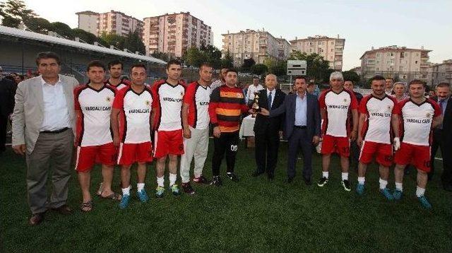 Turnuvanın Birincisi İşletme Takımı Oldu