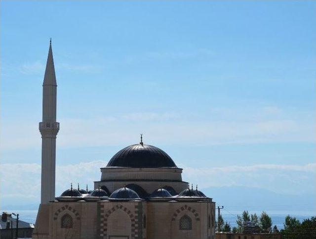 Adilcevaz Toki Camii Hizmete Açıldı