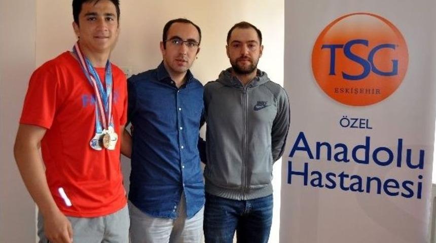 &Ouml;zel Eskişehir Tsg Anadolu Hastanesi Başarlı Sporcuya Sponsor Oldu