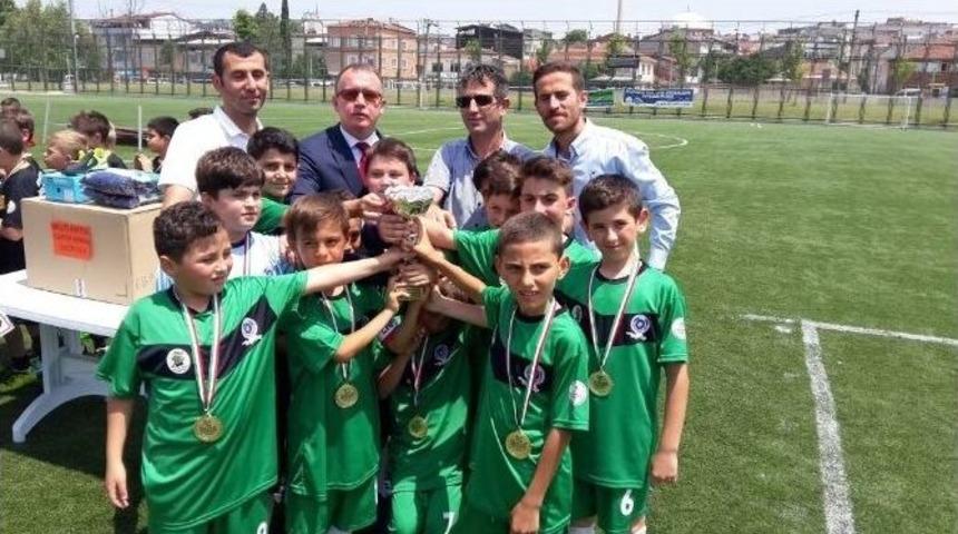 Şampiyonlar Kupalarını Aldı