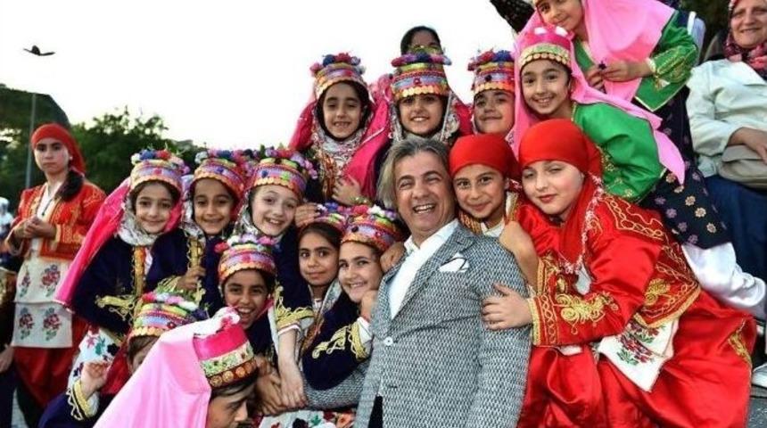 Başkan Demircan: "&ccedil;ocuklar Sahnede Kendilerini İfade Etmeyi &Ouml;ğreniyor"