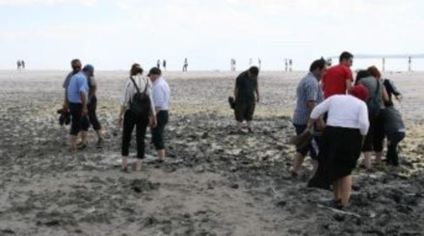 Tuz G&ouml;l&uuml;&rsquo;n&uuml;n &Ccedil;amuruna Şifa İ&ccedil;in Geliyorlar