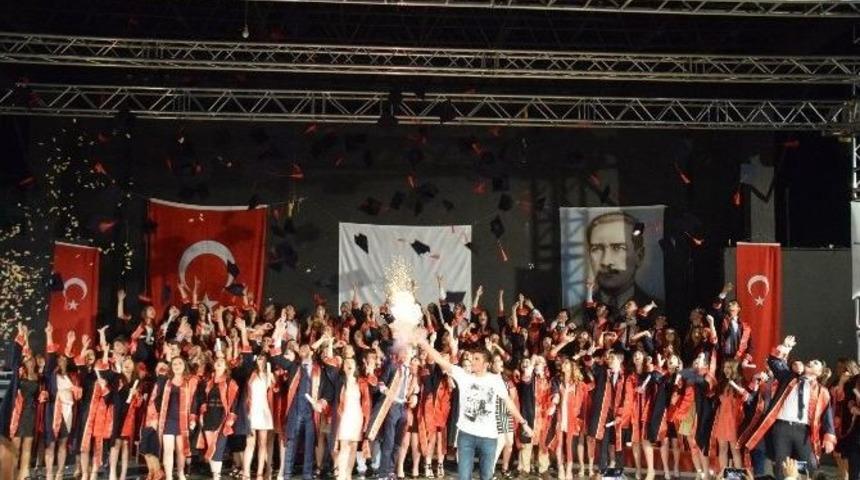 Dershaneler Okullara D&ouml;n&uuml;şt&uuml;, İlk Mezunlar Verildi