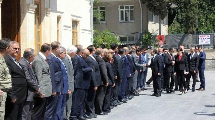 Vali &Ccedil;ataklı, Roketli Saldırıların Hedefi Olan Kilis&rsquo;te G&ouml;revine Başladı