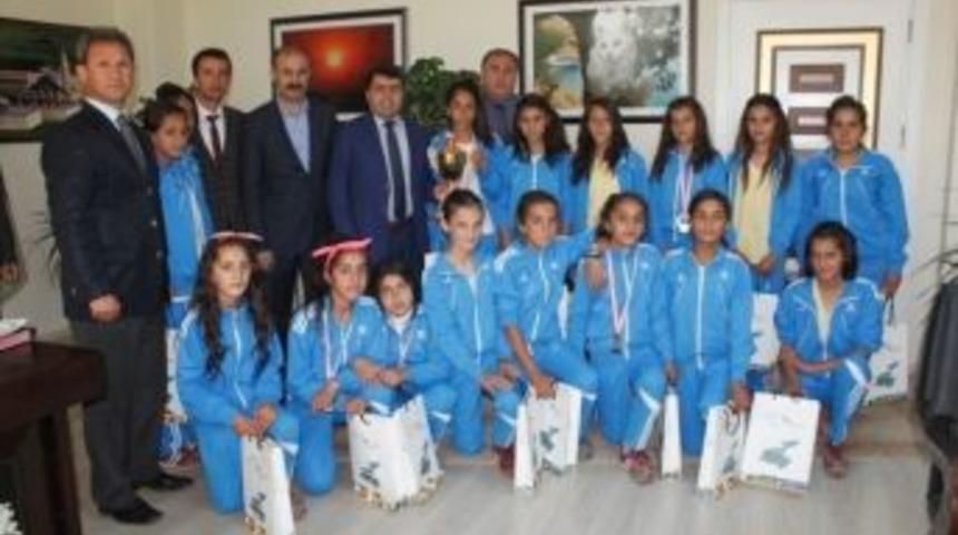 Halk Oyunları Türkiye İkincileri Ödüllendirildi