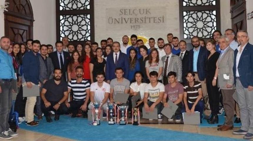 Rekt&ouml;r Prof. Dr. Şahin Şampiyonlarla Buluştu