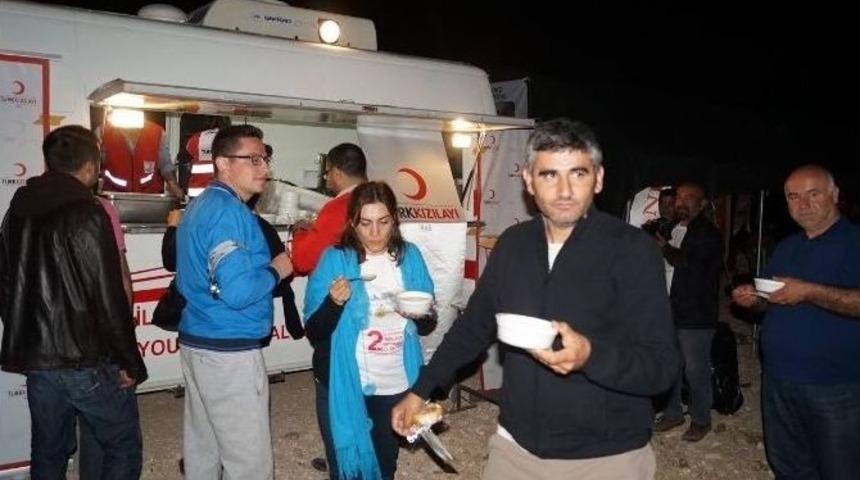 Kızılay, Fotokampa Katılanlara &Ccedil;orba İkram Etti