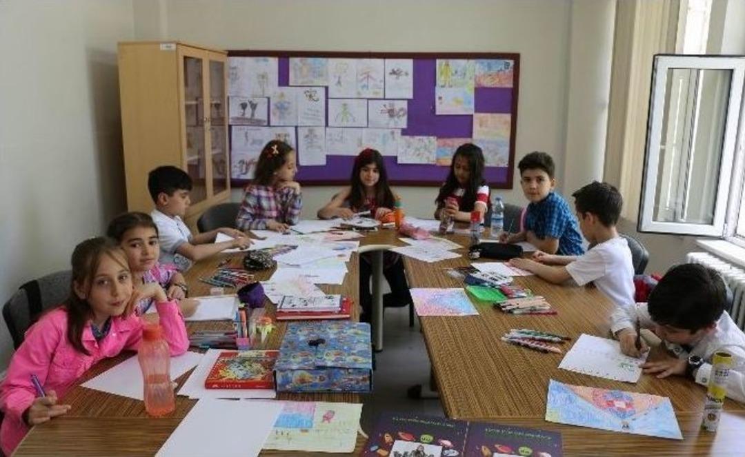 Minik &Ouml;ğrenciler Kendi Hikaye Kitaplarını Yazdılar