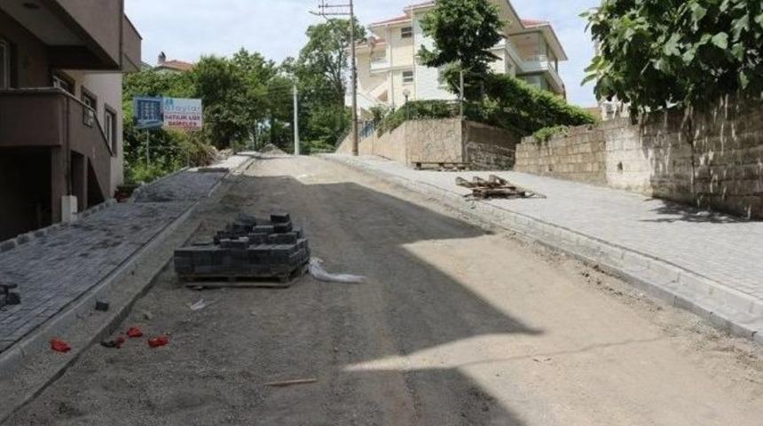Ak&ccedil;akoca&rsquo;da Kaldırımlar Yenileniyor