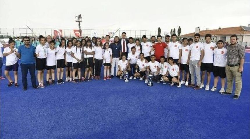 Hokey&rsquo;de Gaziantep&rsquo;e 2 Kupa