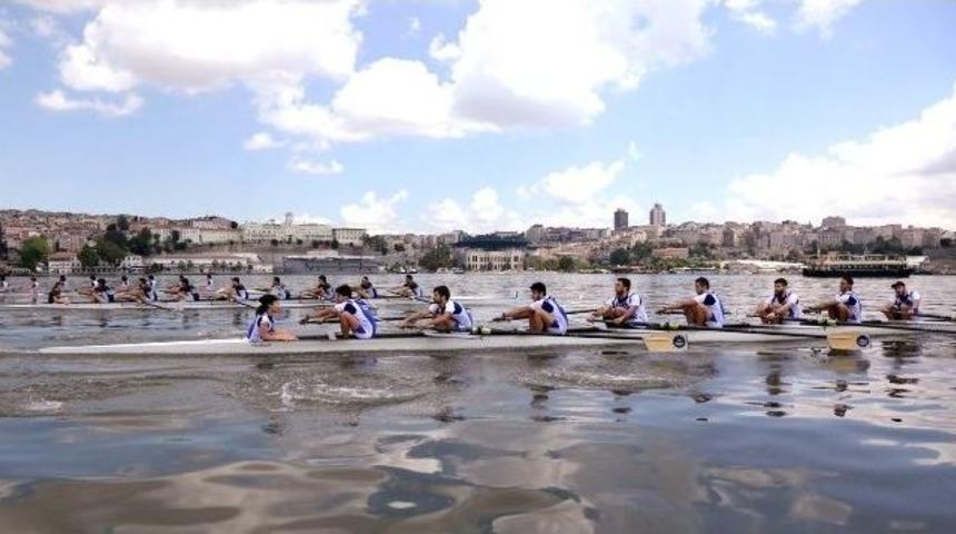 Hali&ccedil;&rsquo;e K&uuml;rekler İndi, &Uuml;niversite Ve Kul&uuml;pler Kıyasıya Yarıştı