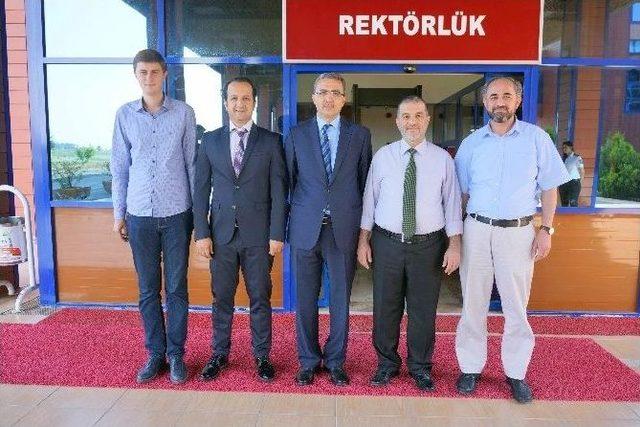 Rektör Güvenç, Bir Üniversitenin Kuruluş Sancılarını İskenderun’da Anlattı