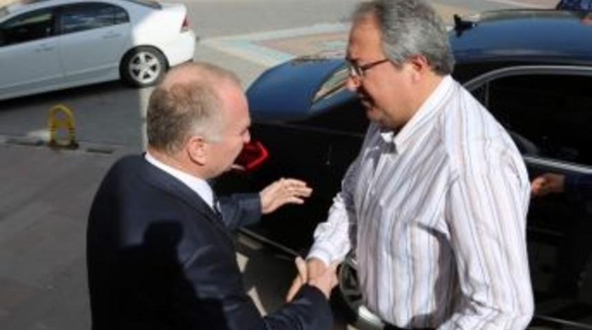 Vali Ceylan, Belediye Başkanı &Uuml;nver&rsquo;e Veda Etti