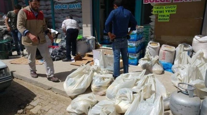 Bolvadin&rsquo;d Bir Grup Eğitimci Yoksul 400 Ailenin Yardımına Koştu