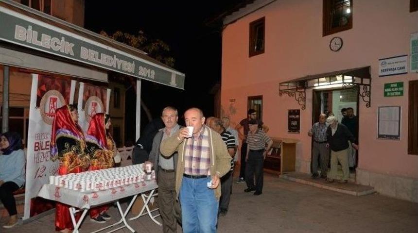 Bilecik&rsquo;te İlk Teravih Namazı Sonrası Osmanlı Şerbeti Ve Lokum İkramı