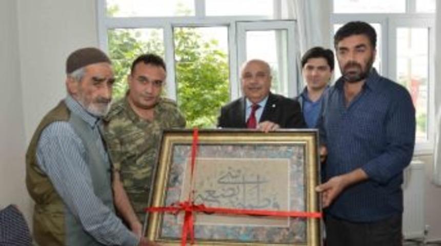 Rekt&ouml;r Ve Komutan Şehit Ailesini Ziyaret Etti