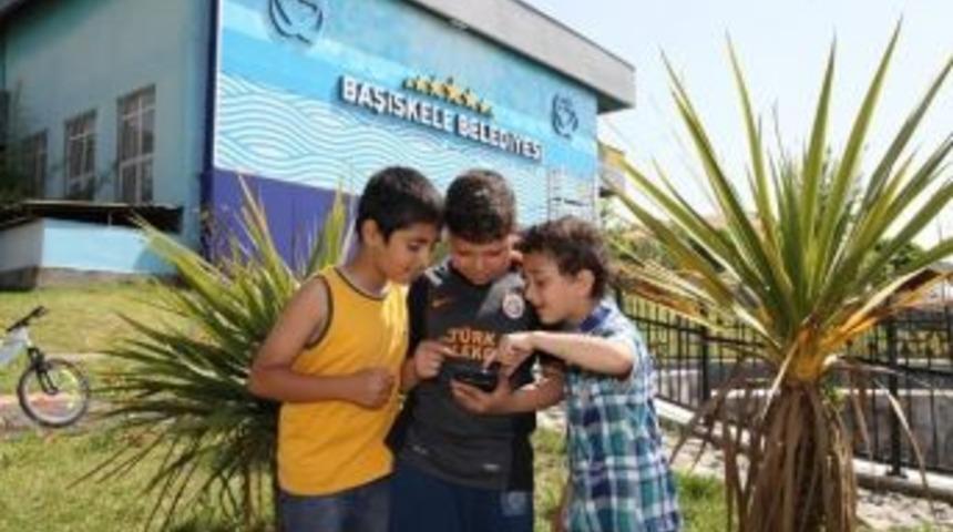 &Uuml;cretsiz İnternetin Keyfini &Ccedil;ocuklar Ve Gen&ccedil;ler &Ccedil;ıkartacak