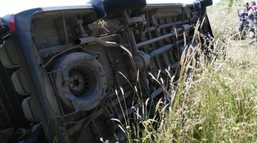 Yolcu Minib&uuml;s&uuml; Devrildi: 9 Yaralı
