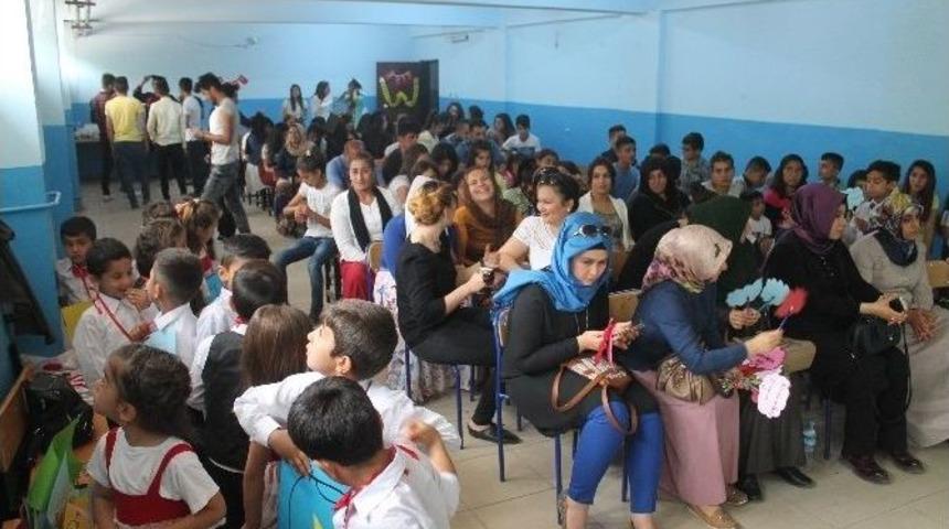 Beyt&uuml;şşebap&rsquo;lı &Ouml;ğrenciler Mezuniyetlerini Kep Atarak Kutladı