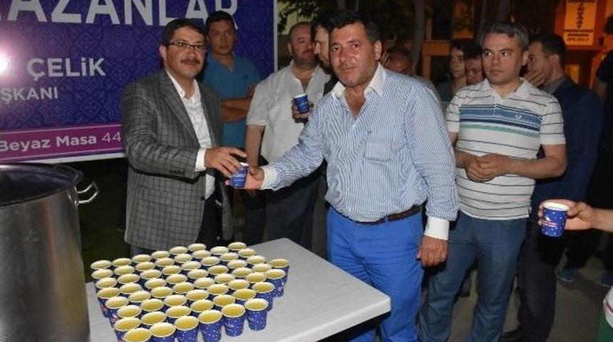 Başkan &Ccedil;elik&rsquo;ten Teravih Sonrası Limonata İkramı