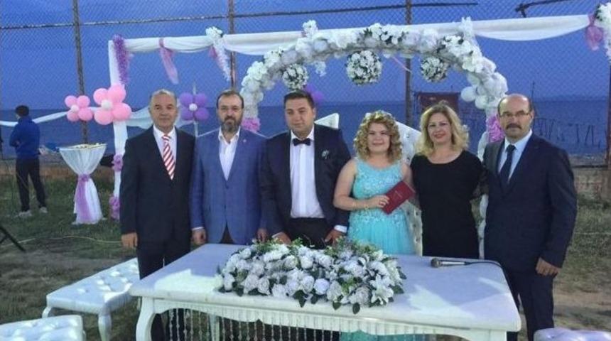 Milletvekili Yel Nikah Şahitliği Yaptı