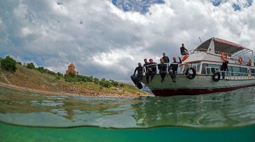 U&ccedil;an Balıkların G&ouml;&ccedil;&uuml; Su Altı Kamerası İle B&ouml;yle G&ouml;r&uuml;nt&uuml;lendi