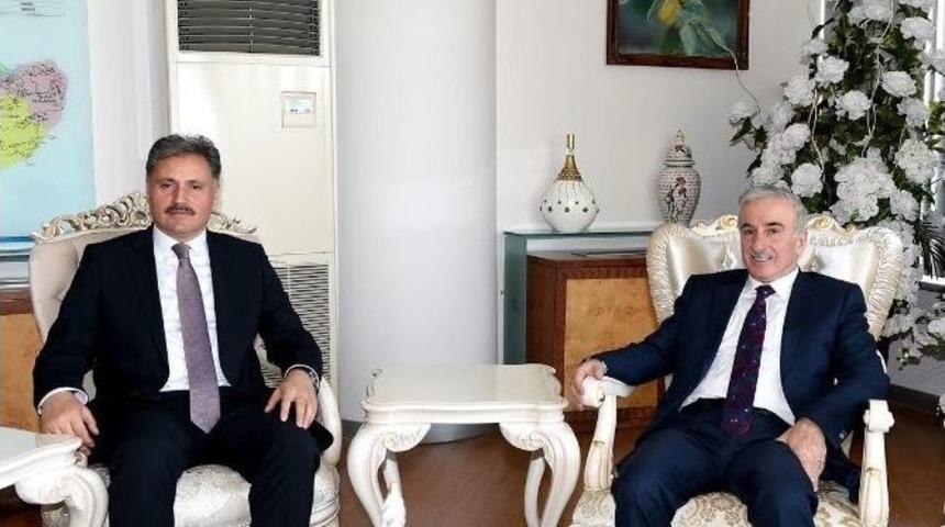 Vali Kam&ccedil;ı&rsquo;dan, Başkan &Ccedil;akır&rsquo;a Veda Ziyareti