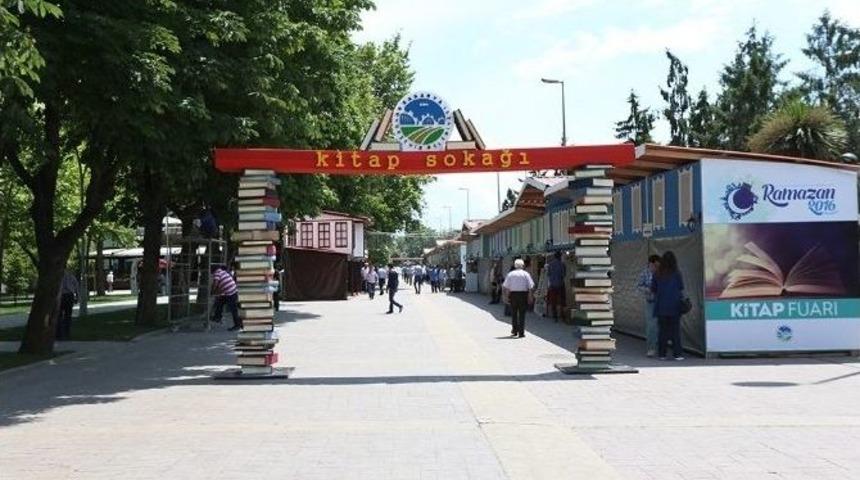 Kitap Fuarı&rsquo;nda Hazırlıklar Tamamlandı