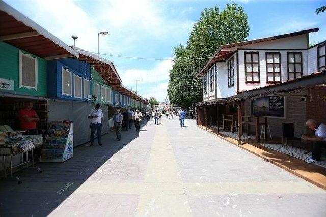 Kitap Fuarı’nda Hazırlıklar Tamamlandı