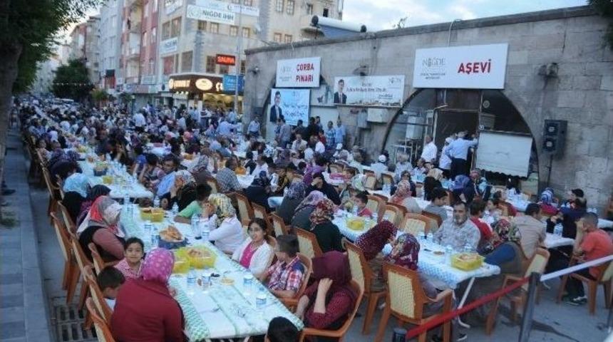 Niğde Belediyesi&rsquo;nin İlk İftar Sofrası Paşakapı Caddesinde A&ccedil;ılıyor